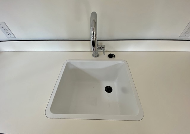 studio sink trespa toplab closeup